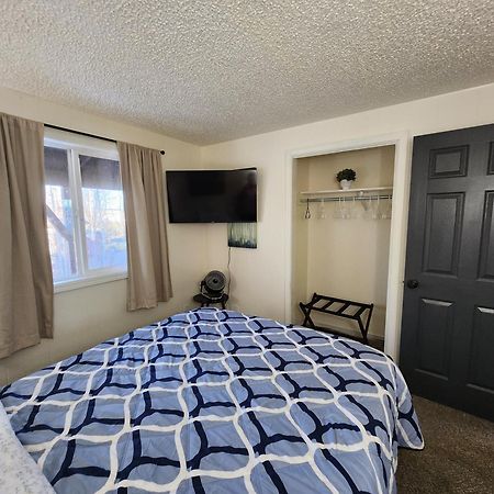 Newly Remodeled Relaxing Stay Near Downtown Феърбанкс Екстериор снимка