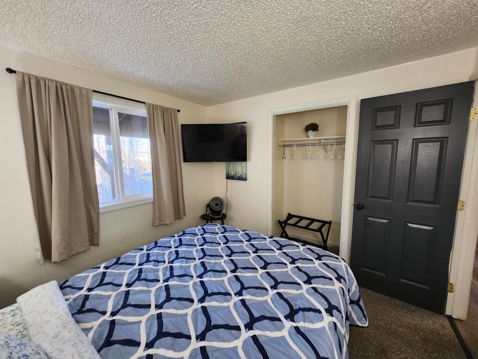 Newly Remodeled Relaxing Stay Near Downtown Феърбанкс Екстериор снимка